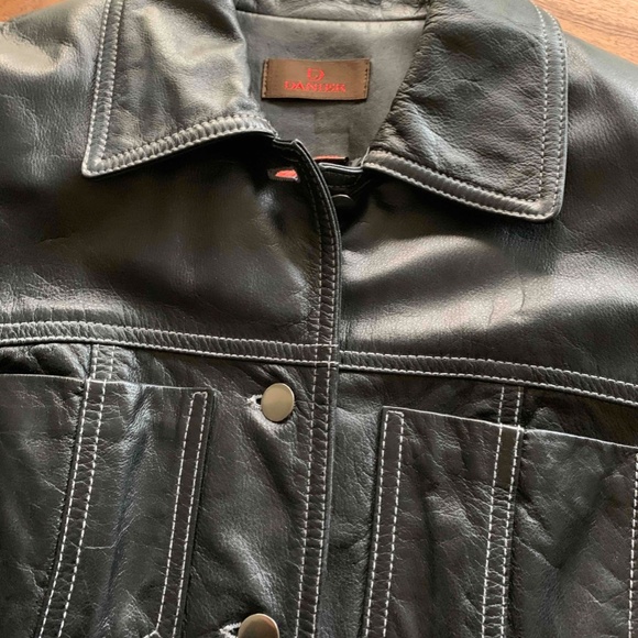 Danier woman's leather coat - Picture 2 of 6